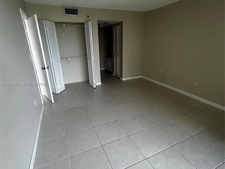 1200 Saint Charles Pl #606 — Photo 10