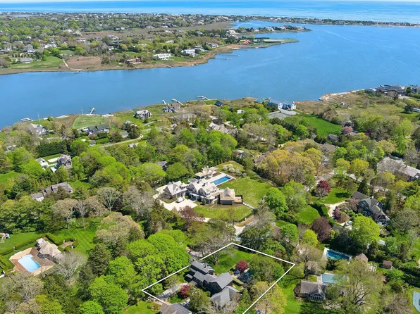 17 Woodbridge Lane, Westhampton Beach, NY 11978