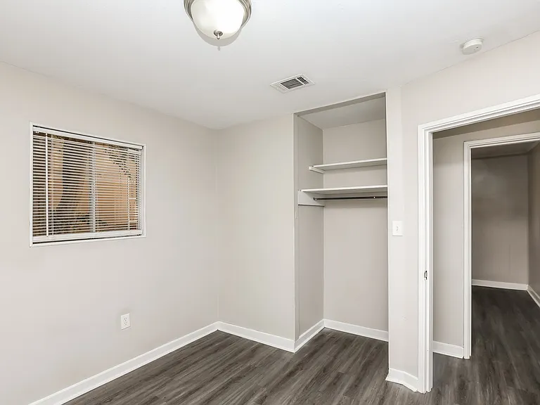 686839_028_bedroom_13138996.jpg