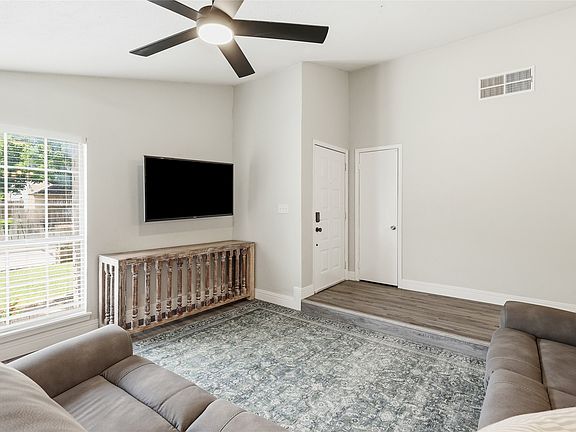 4th image of 3917 Windflower Ln