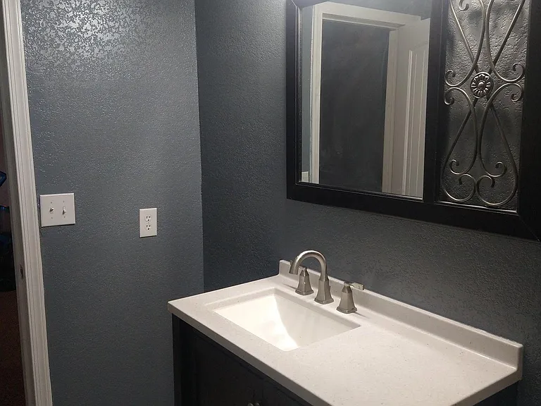 210 N Rowe St — Photo 22