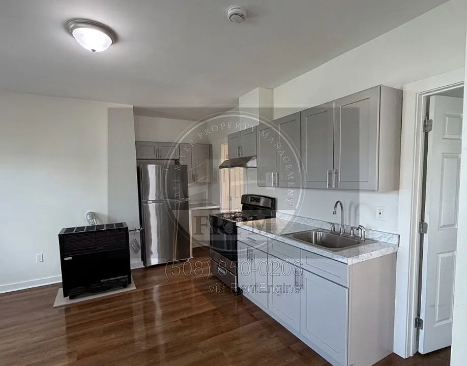 297 N Front St #3