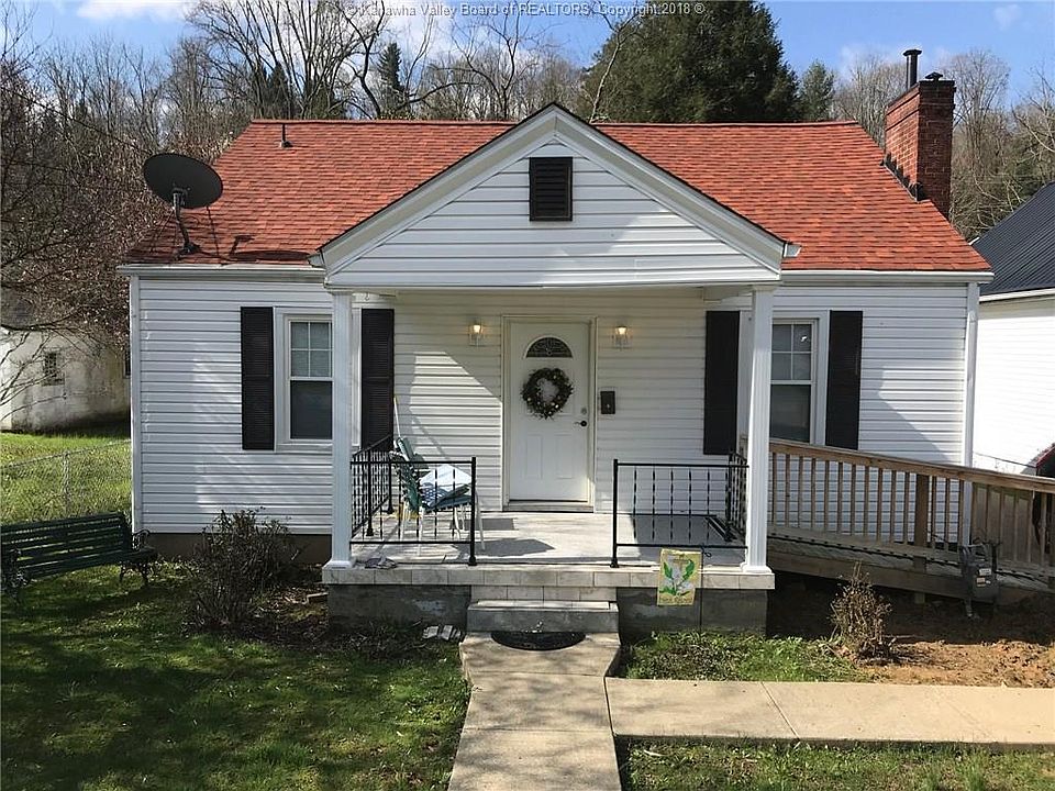 1st image of 221 Crestview Dr