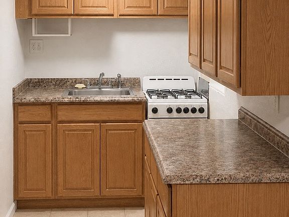 2nd image of 619 28th St #2
