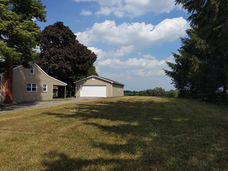 903 Breneman Rd — Photo 16