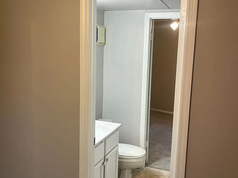 205 W Woodruff — Photo 8