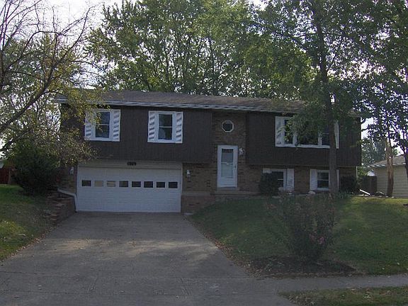 2nd image of 512 Meadow Ln