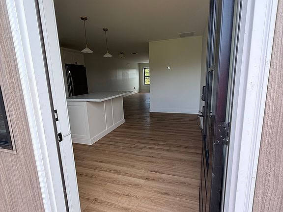 4th image of 806 S Central Rd #202