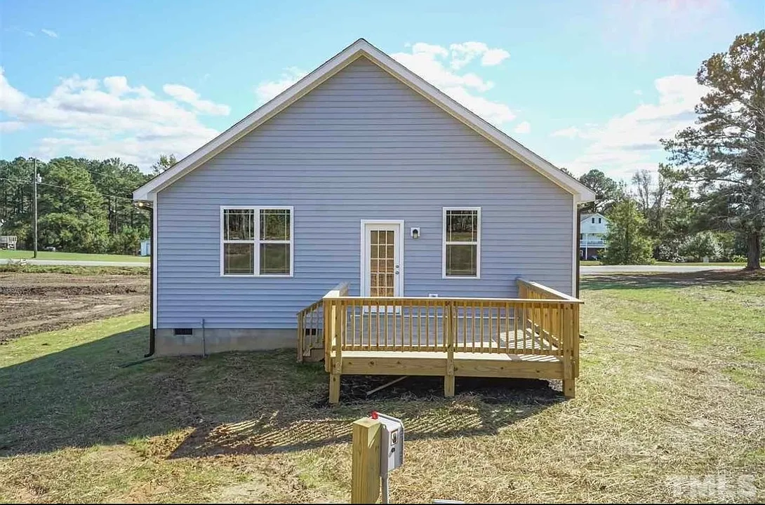 3 bed, 1345 sqft, $1,750 — Photo 4