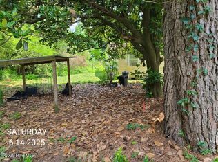 48 Nelson St, Rose Hill, NC 28458