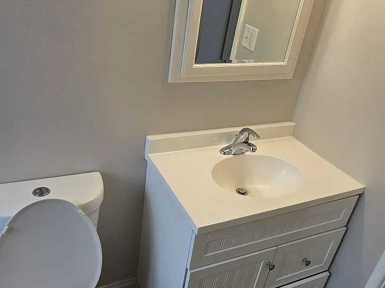 2131 Narcissus Ave #2W — Photo 3