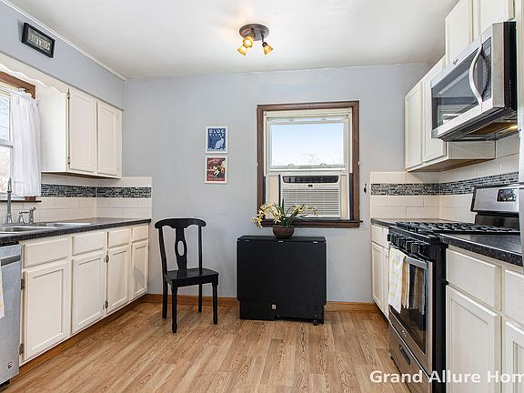 2nd image of 3650 Milan Ave SW