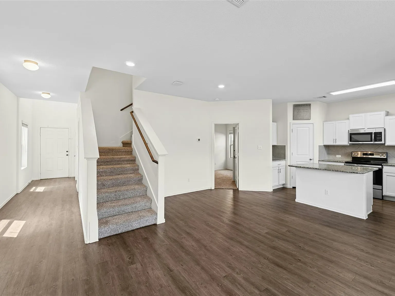 4 bed, 3.5 bath, 2248 sqft, $1,875 — Photo 2