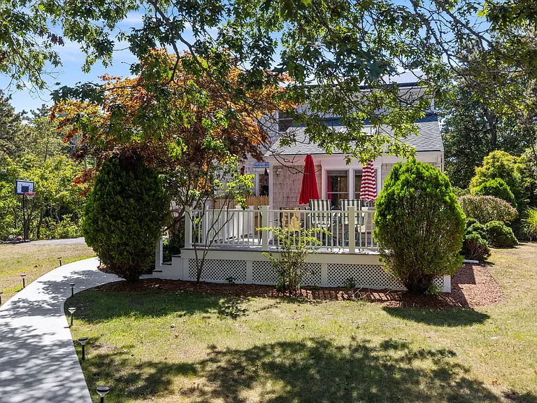 114 Dover Rd — Photo 23