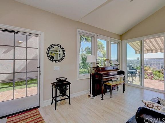 3rd image of 25 Cottage Ln