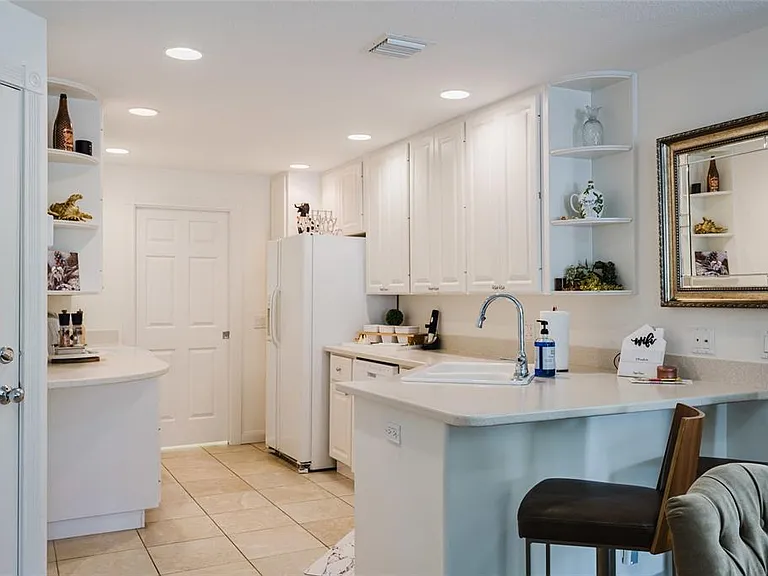1564 Napoli Dr W — Photo 10