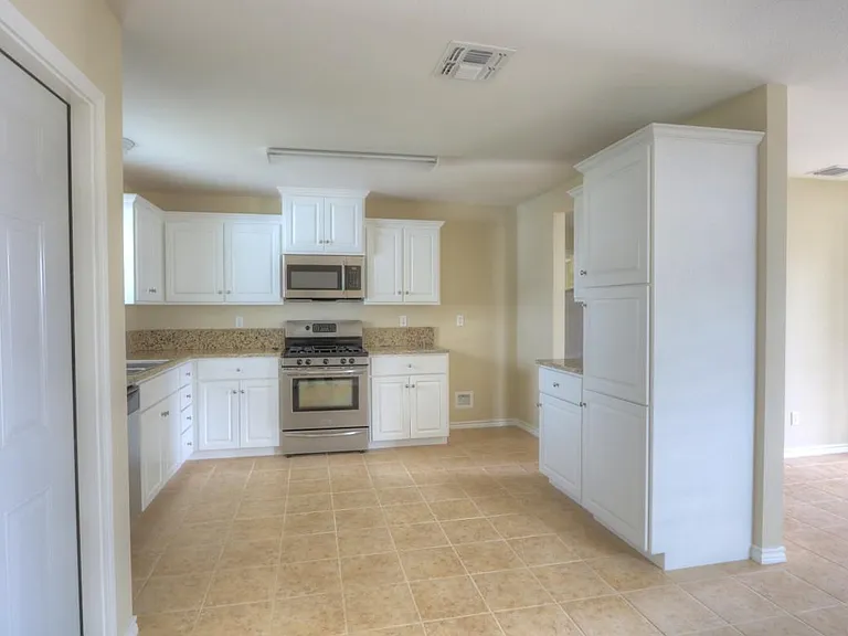 5126 Bevly Dr — Photo 5