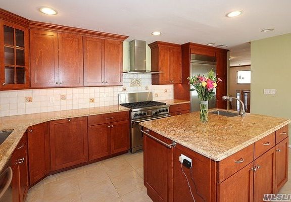 2nd image of 272 Continental Dr