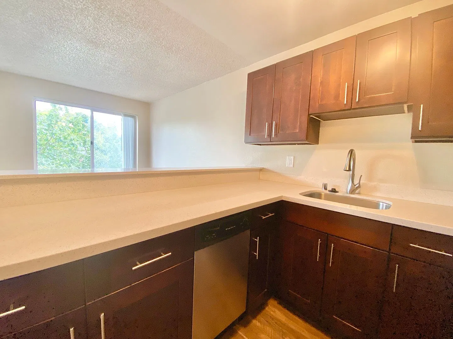 Kenny Apartments — Photo 3
