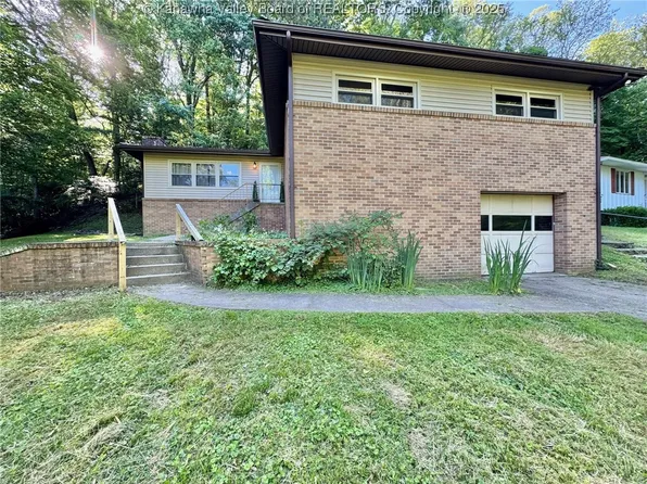 109 Valley Dr, Belle, WV 25015