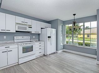 102 Hammocks Ct, Greenacres, FL 33413