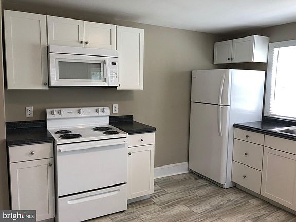 5th image of 915 William St