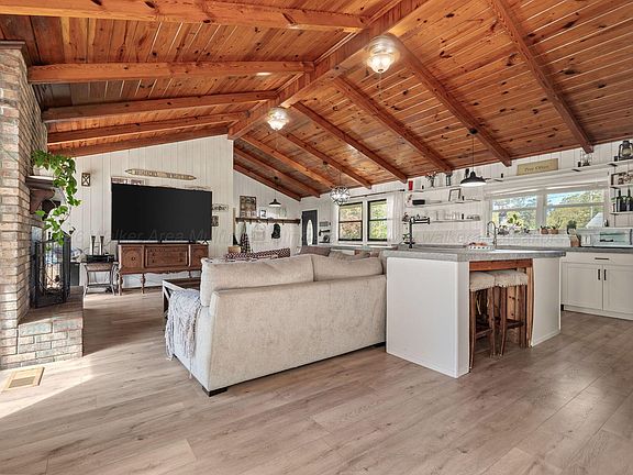 4th image of 207 Crescent Cir