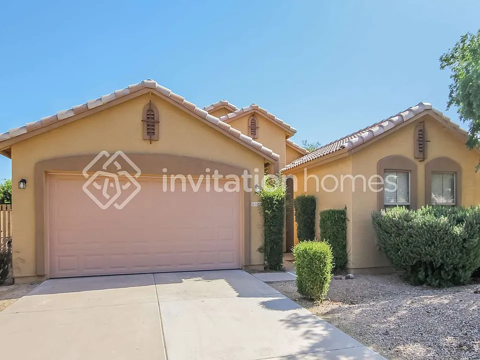 3352 E Chickadee Rd