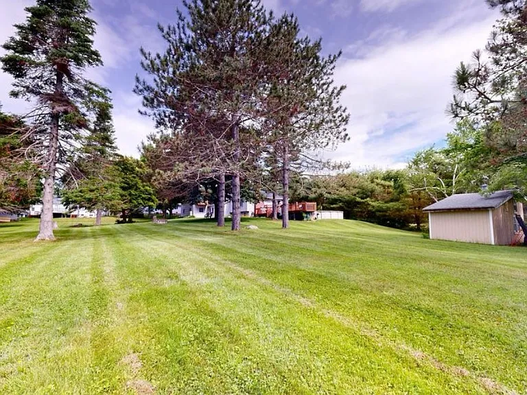 Pond Rd — Photo 44