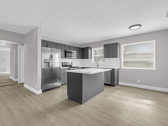 4th image of 3240 Sheridan Lane #117