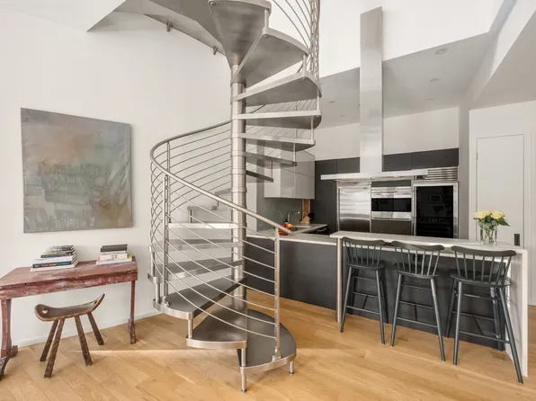 165 Hudson Street image 12 of 15