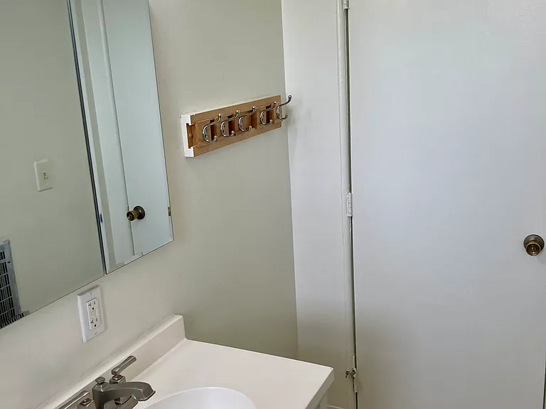 507 Canterbury Ln — Photo 14