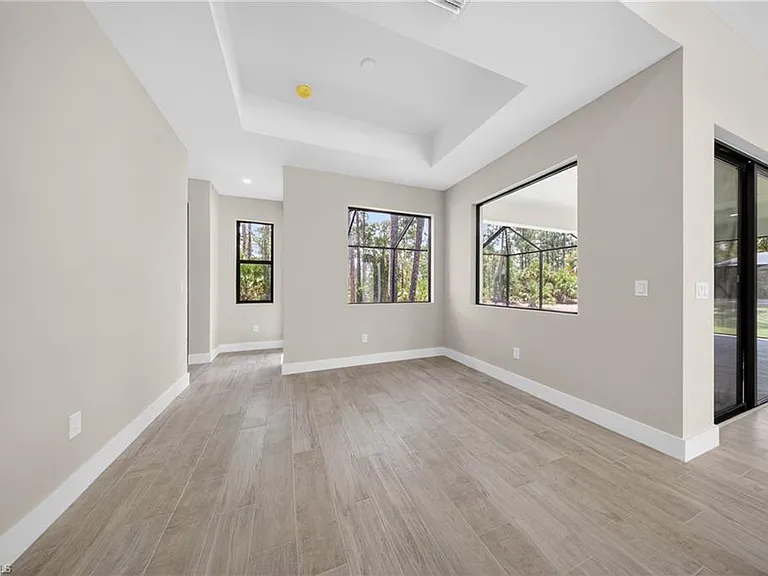 821 Moore Ave — Photo 20