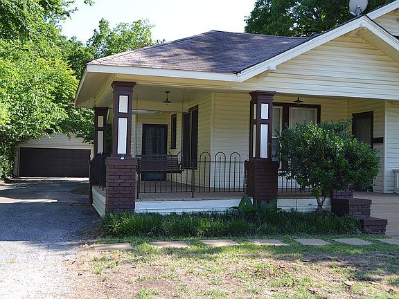 2nd image of 1012 Park Dr