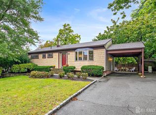 8 Beverly Dr, Old Bridge, NJ 08857