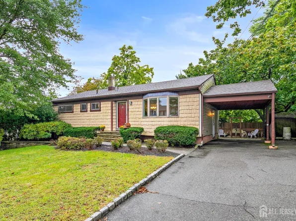 8 Beverly Dr, Old Bridge, NJ 08857
