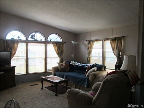 3rd image of 5900 64th St NE Unit 218