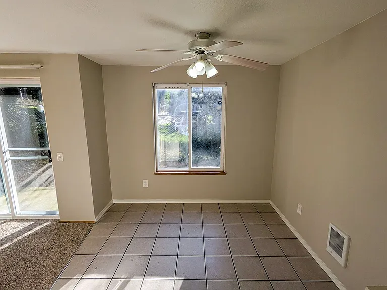 Silverwood Apartments — Photo 90