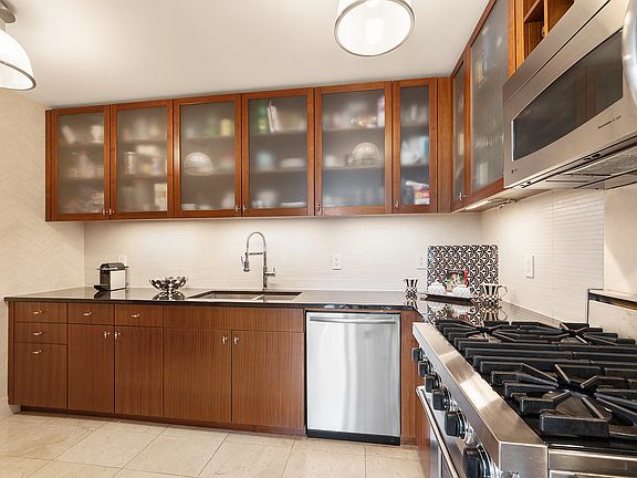 5th image of 250 E 53rd St APT 1101