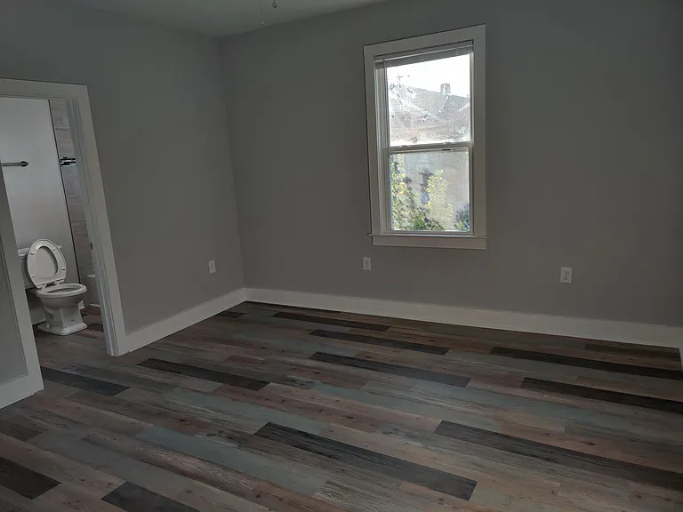 704 N Rendon St — Photo 7