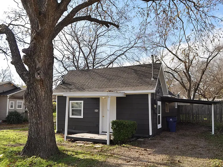 313 N Flat St — Photo 1
