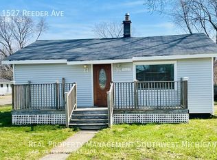 1527 Reeder Ave, Benton Harbor, MI 49022