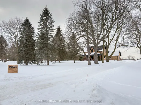 19572 Centre St, East Gwillimbury, ON L0G 1M0