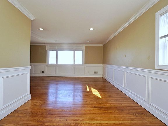 3rd image of 244 Abingdon Ave #2
