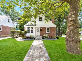 41 Phillips Rd, Glen Cove, NY 11542