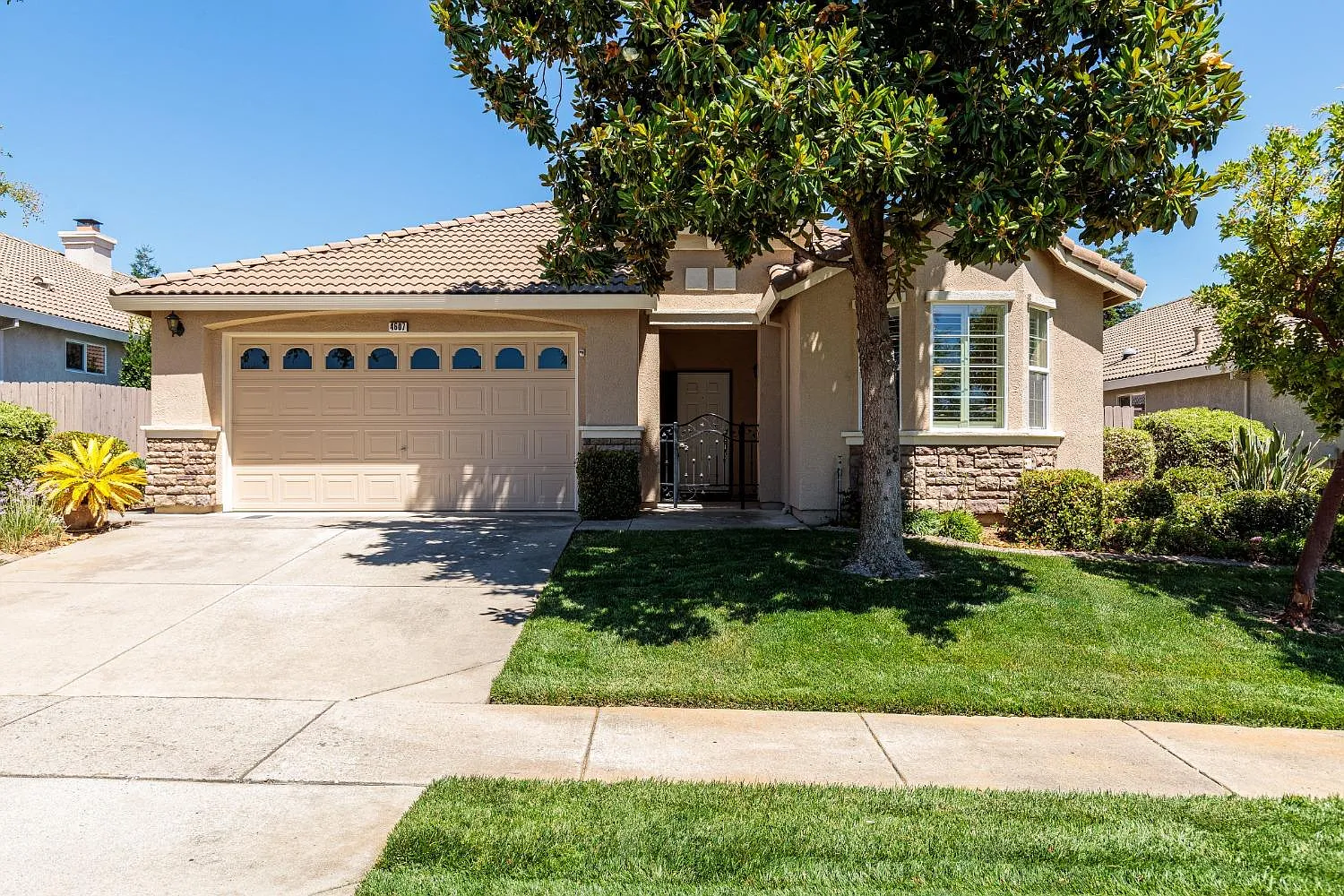 4607 Monte Mar Dr photo 1