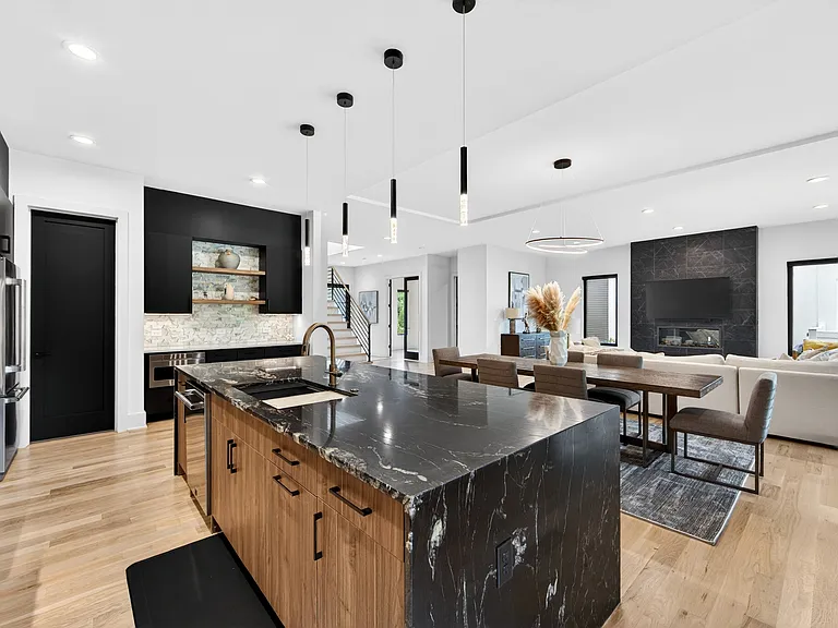 504 Shelton St — Photo 15
