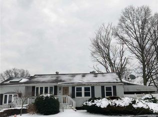 14 Blue Jay Dr, Brentwood, NY 11717