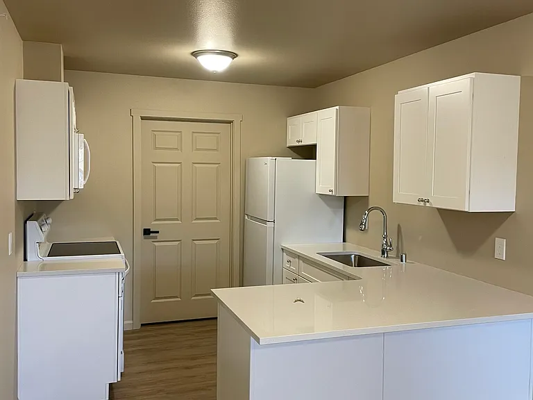 906 Ross St — Photo 4