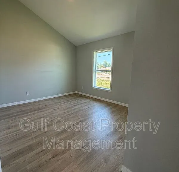 3294 W Price Blvd — Photo 24
